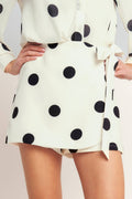 A printed woven skort - IP9067T: IVORY BLACK / Contemporary / M