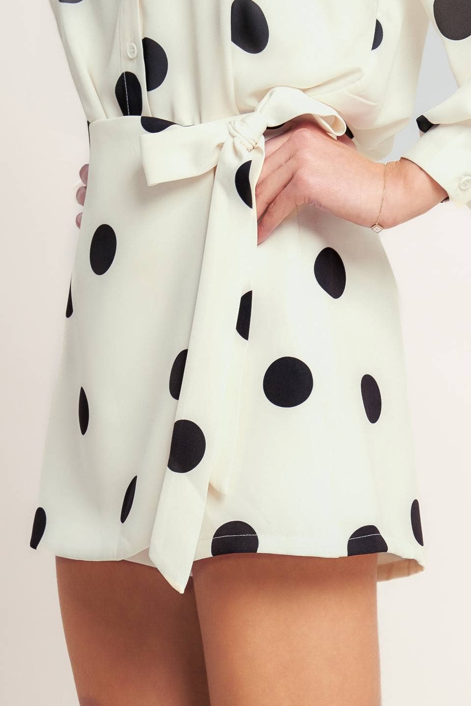 A printed woven skort - IP9067T: IVORY BLACK / Contemporary / L