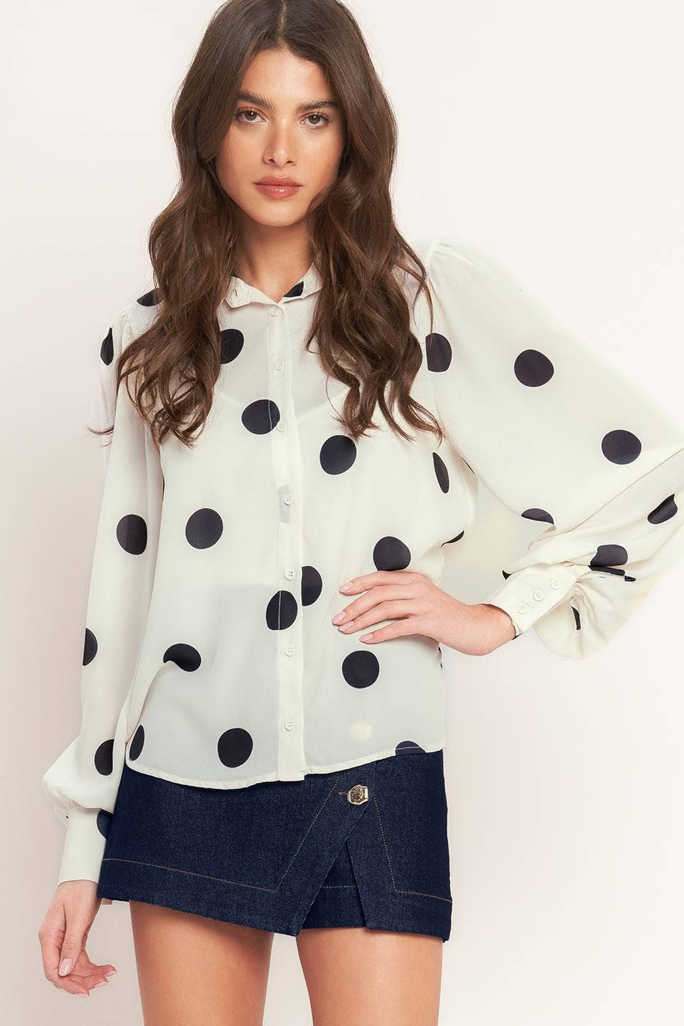 A printed woven top - IT13925B-A: IVORY BLACK / Contemporary / M