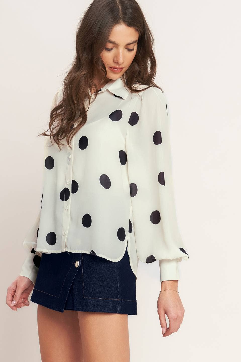 A printed woven top - IT13925B-A: IVORY BLACK / Contemporary / L